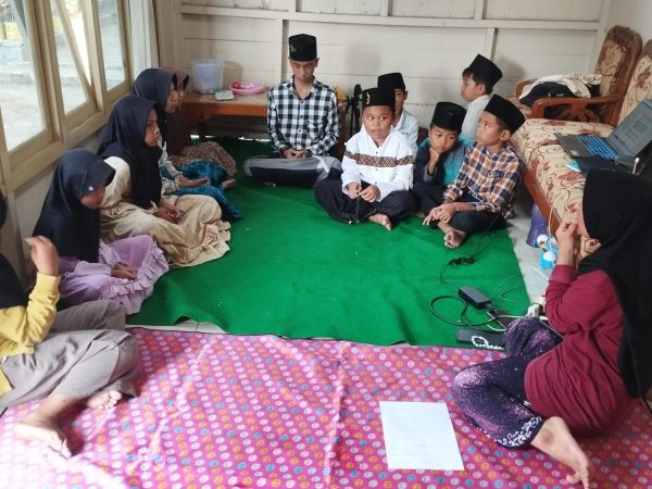 Mahasiswa KKN Berdayakan TPQ Dengan Pelatihan Khitobah
