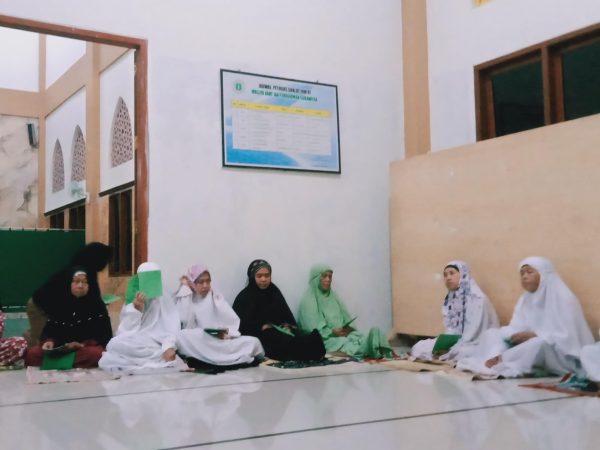 Jamaah Masjid Jami' Baiturrahman Hadiri Kegiatan Rutinan Pembacaan Rotibul Haddad Bersama Mahasiswa KKN UNUGHA Cilacap